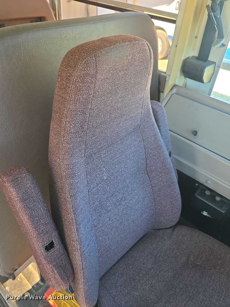 image for item FI0773 2002 International American bus