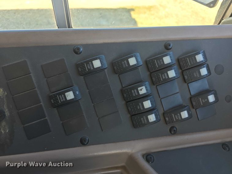 image for item FI0773 2002 International American bus