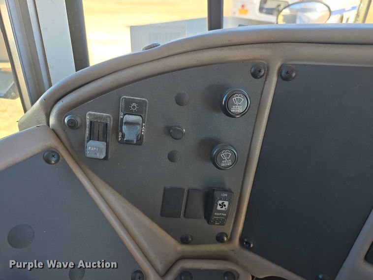 image for item FI0773 2002 International American bus