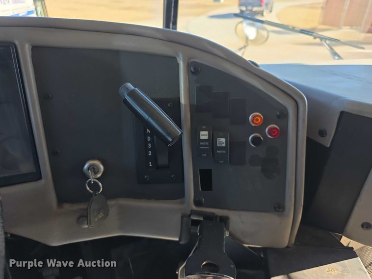 image for item FI0773 2002 International American bus