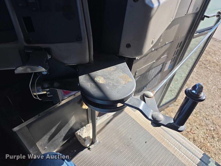 image for item FI0773 2002 International American bus