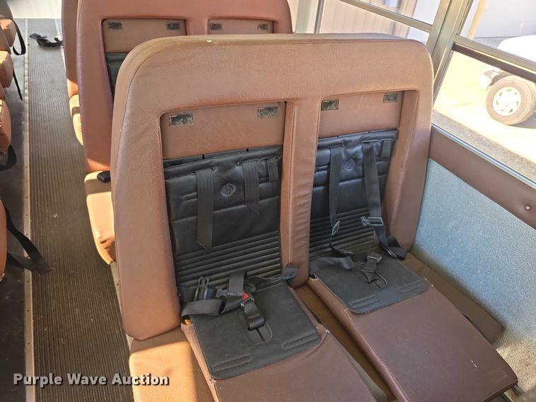 image for item FI0773 2002 International American bus