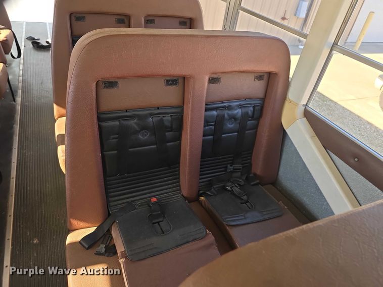 image for item FI0773 2002 International American bus