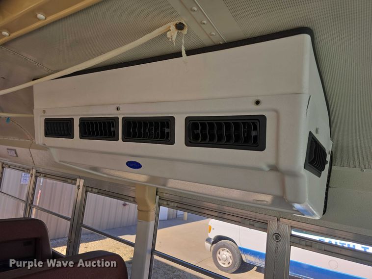 image for item FI0773 2002 International American bus