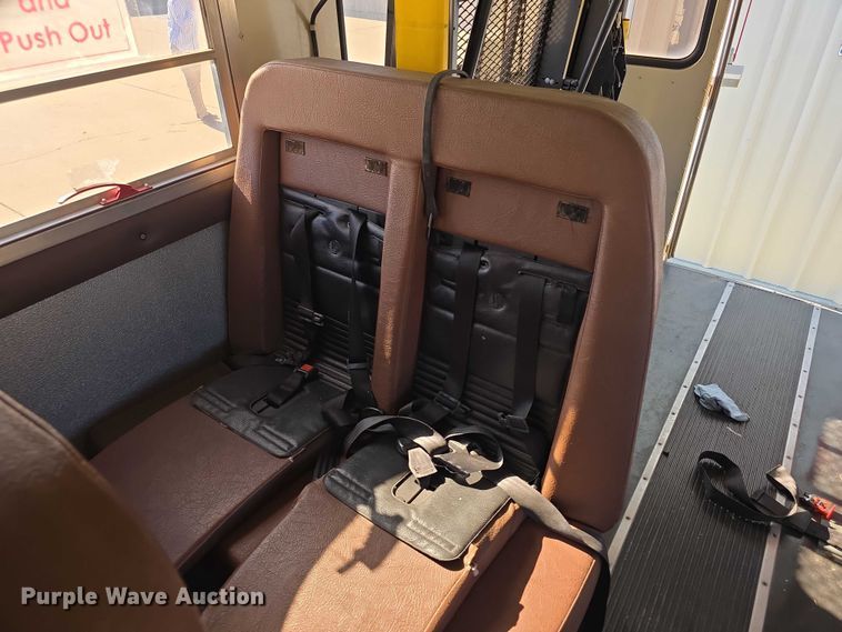 image for item FI0773 2002 International American bus