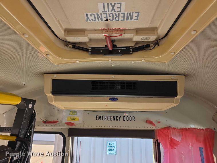 image for item FI0773 2002 International American bus