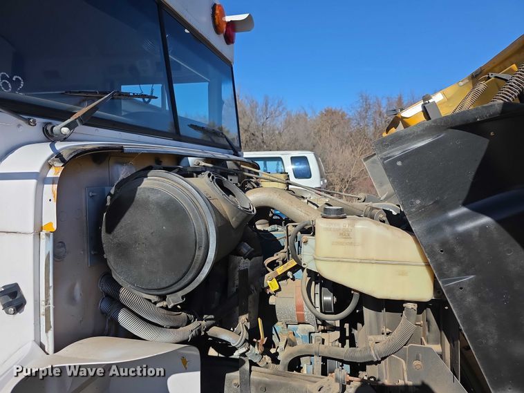 image for item FI0773 2002 International American bus