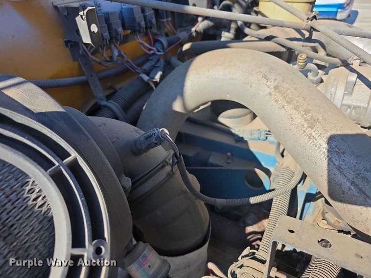 image for item FI0773 2002 International American bus