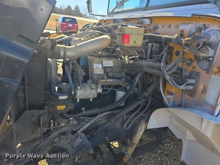 image for item FI0773 2002 International American bus