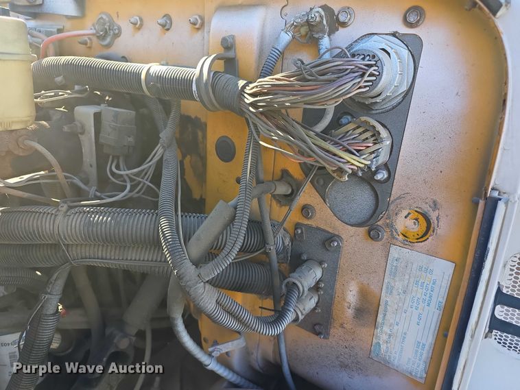 image for item FI0773 2002 International American bus