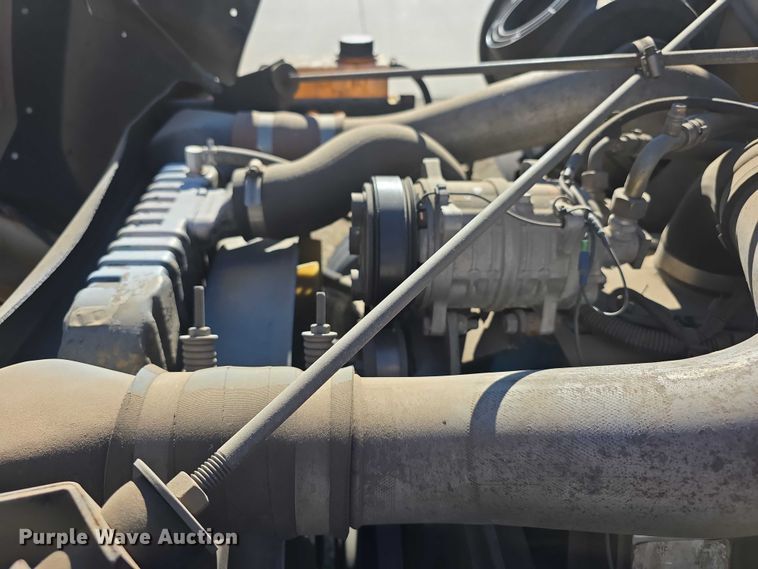 image for item FI0773 2002 International American bus