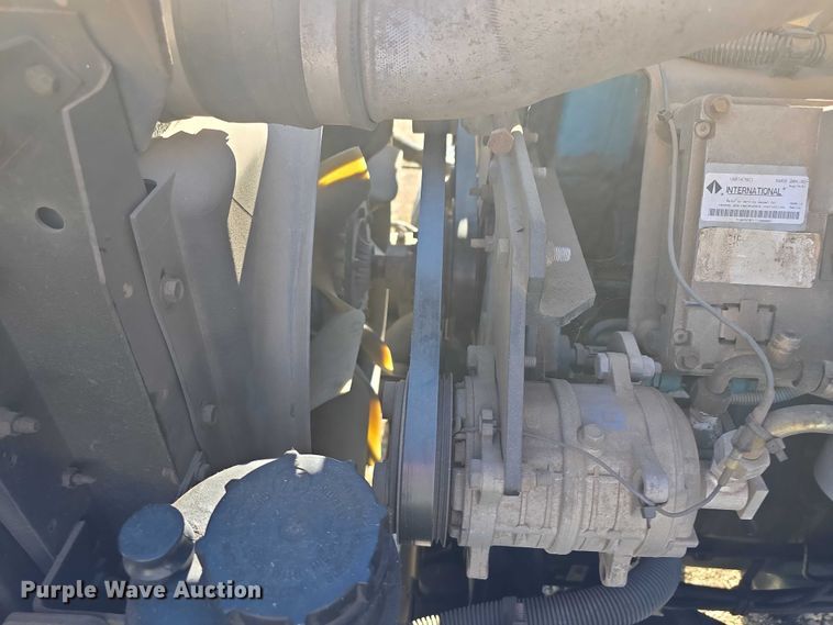 image for item FI0773 2002 International American bus