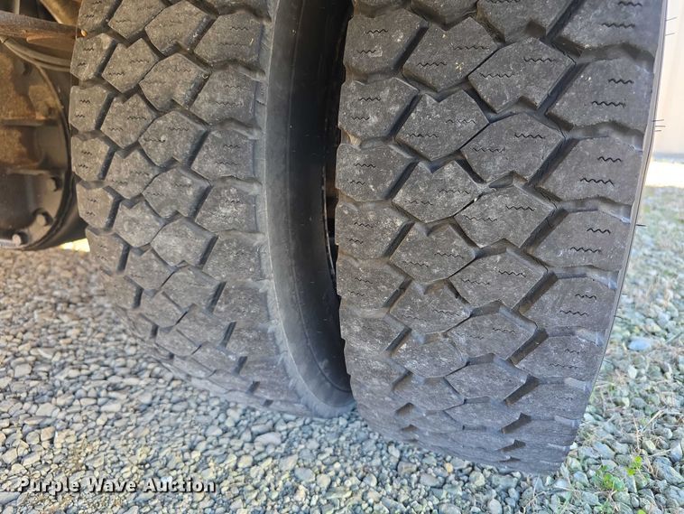 image for item FI0773 2002 International American bus