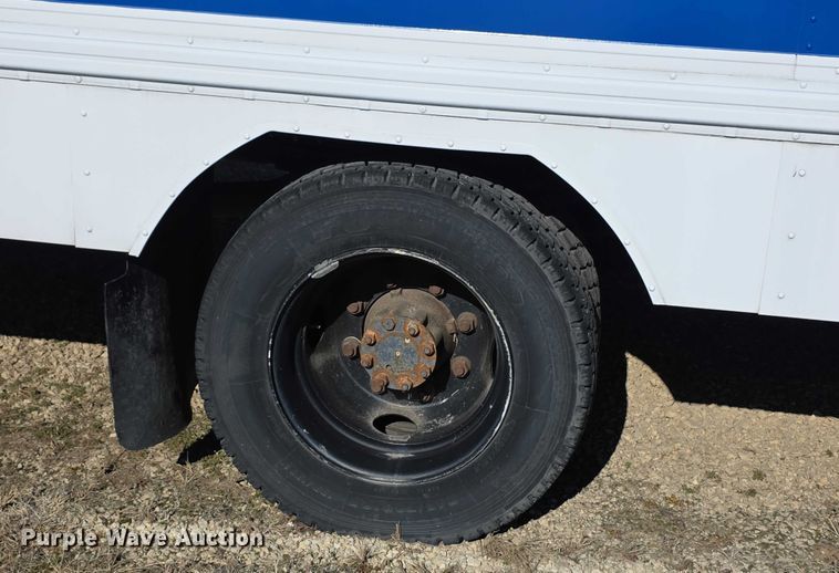 image for item FI0773 2002 International American bus