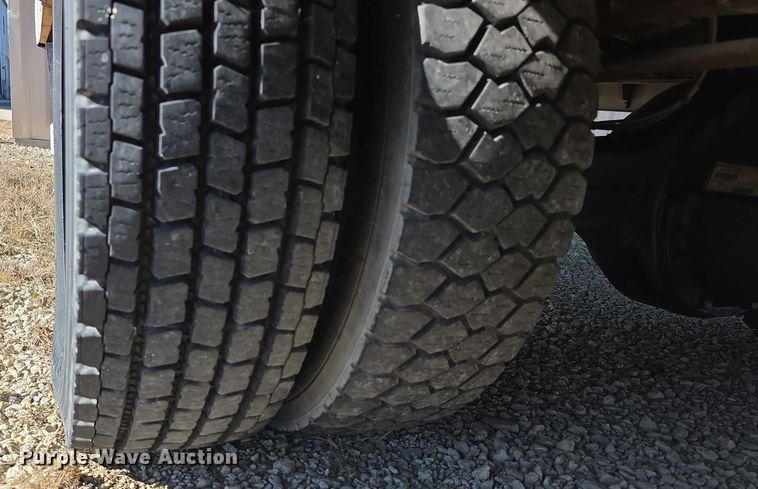 image for item FI0773 2002 International American bus