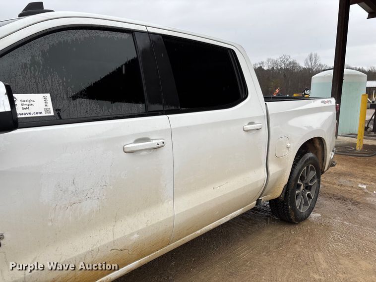 image for item FI1645 2020 Chevrolet Silverado 1500 Crew Cab pickup truck