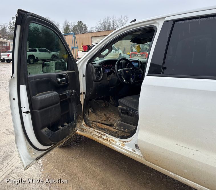 image for item FI1645 2020 Chevrolet Silverado 1500 Crew Cab pickup truck