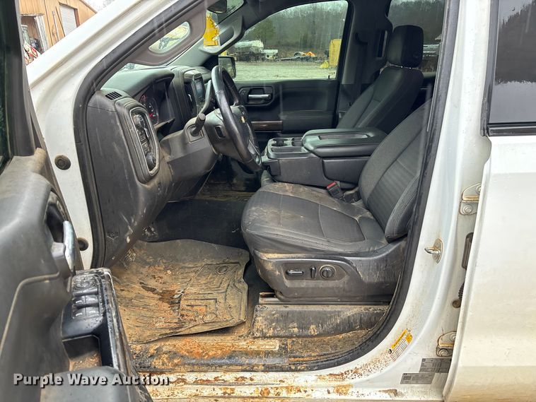 image for item FI1645 2020 Chevrolet Silverado 1500 Crew Cab pickup truck