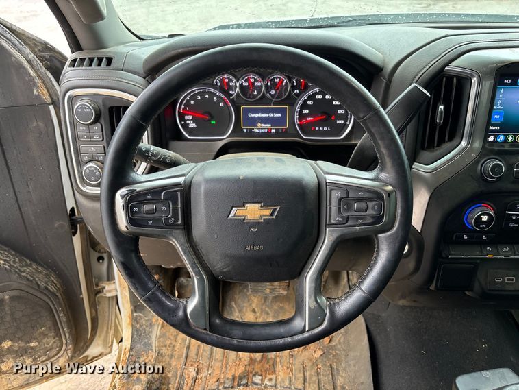 image for item FI1645 2020 Chevrolet Silverado 1500 Crew Cab pickup truck