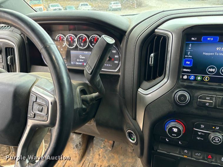 image for item FI1645 2020 Chevrolet Silverado 1500 Crew Cab pickup truck