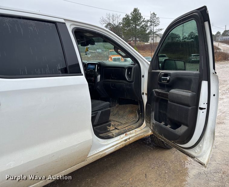 image for item FI1645 2020 Chevrolet Silverado 1500 Crew Cab pickup truck