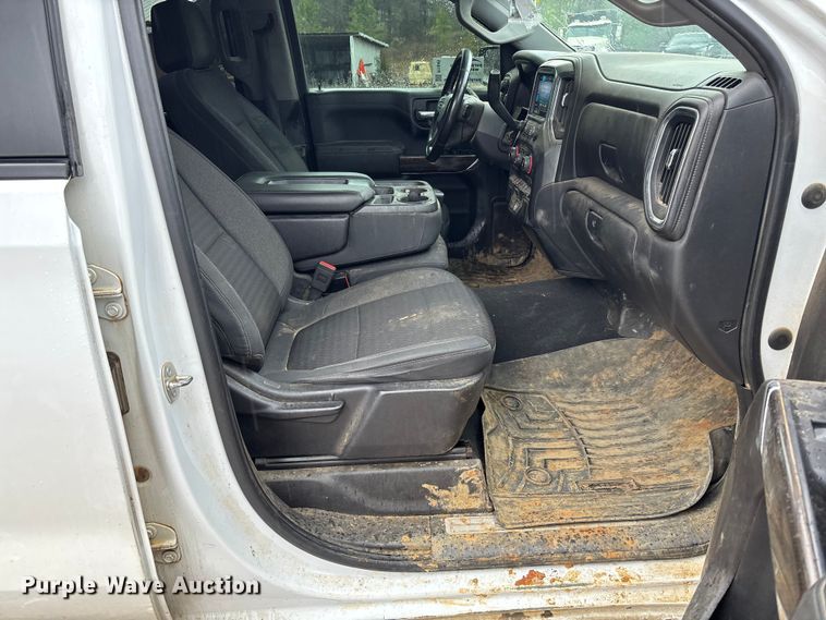 image for item FI1645 2020 Chevrolet Silverado 1500 Crew Cab pickup truck