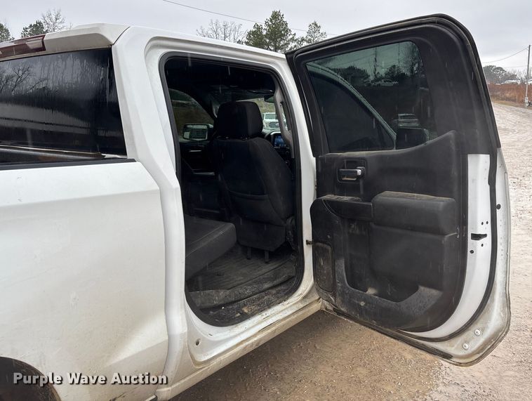 image for item FI1645 2020 Chevrolet Silverado 1500 Crew Cab pickup truck