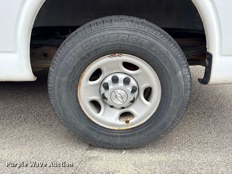 image for item FK1098 2017 Chevrolet Express 2500 van