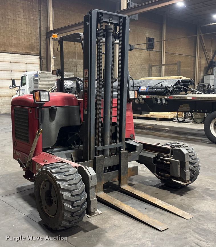 image for item FK1101 2016 Moffett M85501 forklift