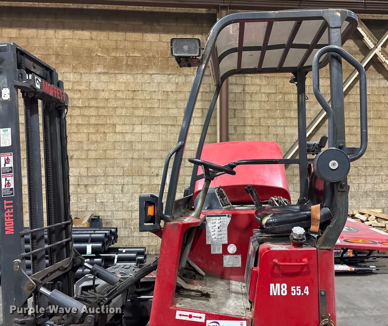 image for item FK1101 2016 Moffett M85501 forklift