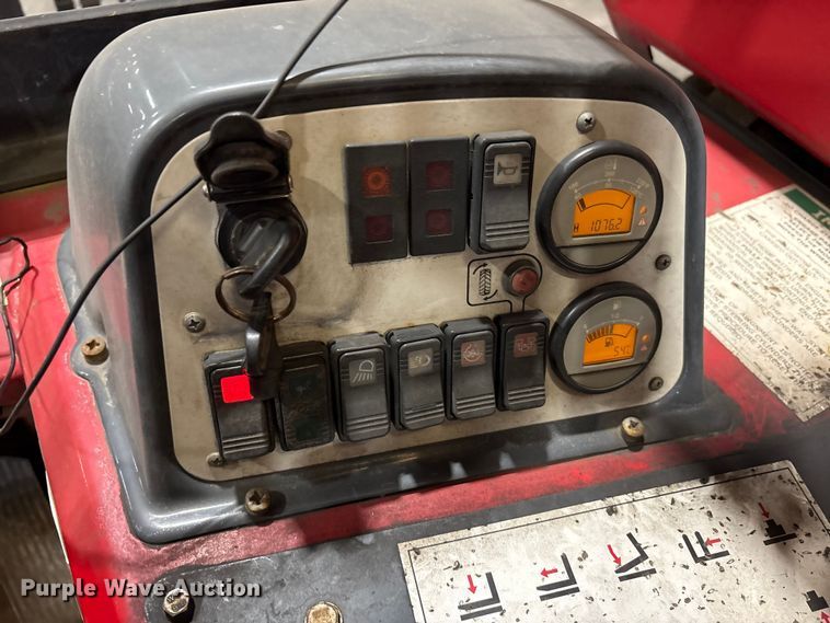 image for item FK1101 2016 Moffett M85501 forklift