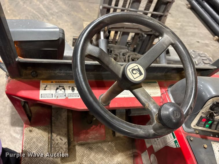 image for item FK1101 2016 Moffett M85501 forklift