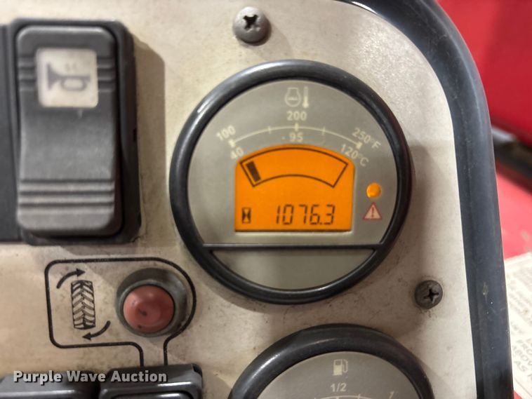 image for item FK1101 2016 Moffett M85501 forklift