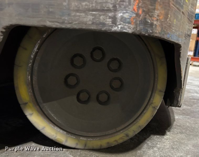 image for item FK1124 Raymond 750-R45TT reach truck