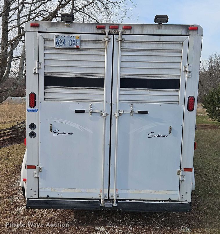 image for item FN5519 2003 Sundowner Stampede livestock trailer