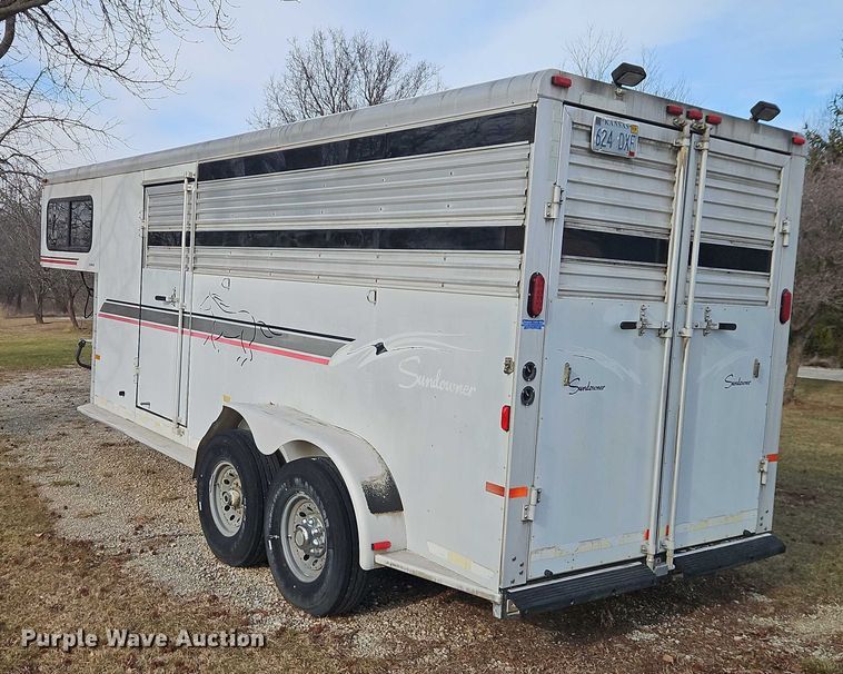 image for item FN5519 2003 Sundowner Stampede livestock trailer