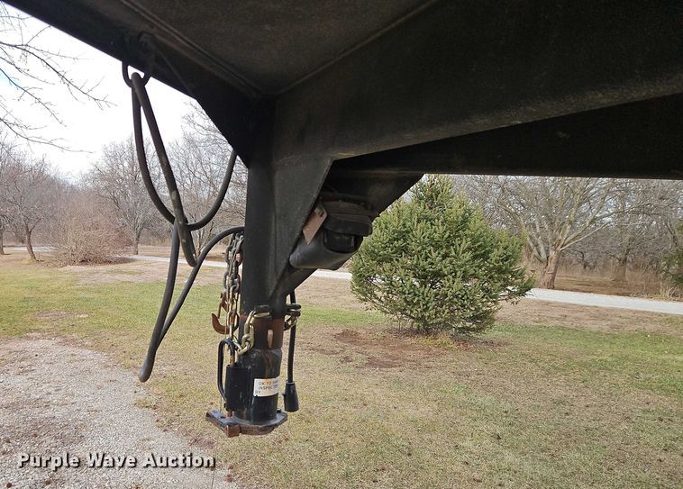 image for item FN5519 2003 Sundowner Stampede livestock trailer