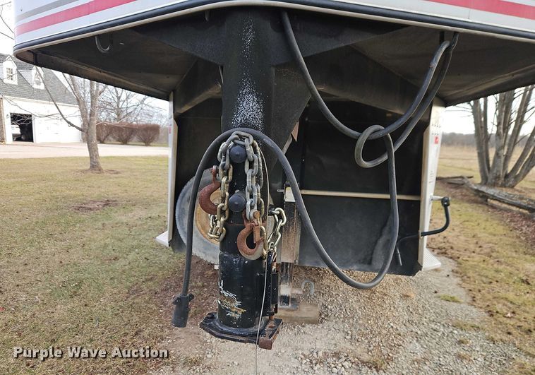 image for item FN5519 2003 Sundowner Stampede livestock trailer