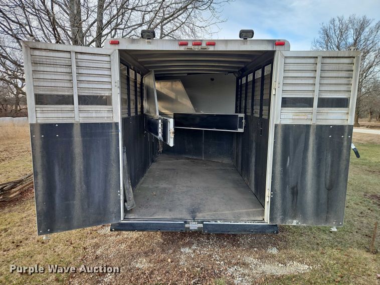 image for item FN5519 2003 Sundowner Stampede livestock trailer