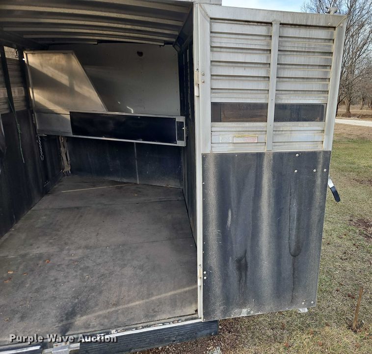image for item FN5519 2003 Sundowner Stampede livestock trailer