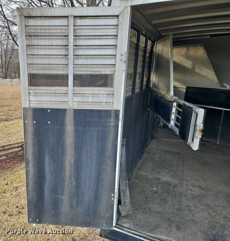 image for item FN5519 2003 Sundowner Stampede livestock trailer