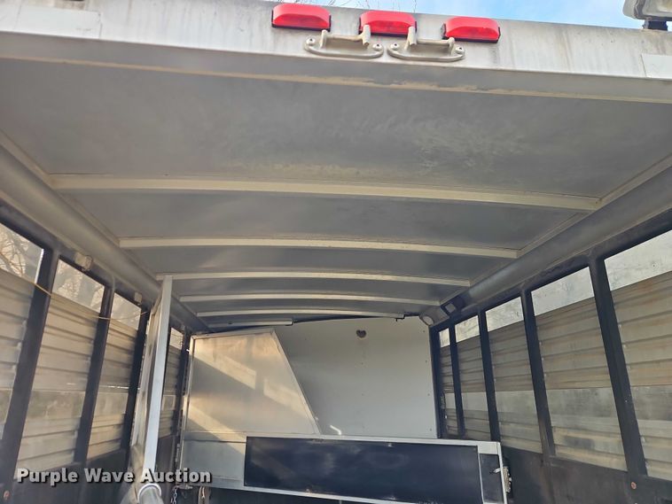 image for item FN5519 2003 Sundowner Stampede livestock trailer