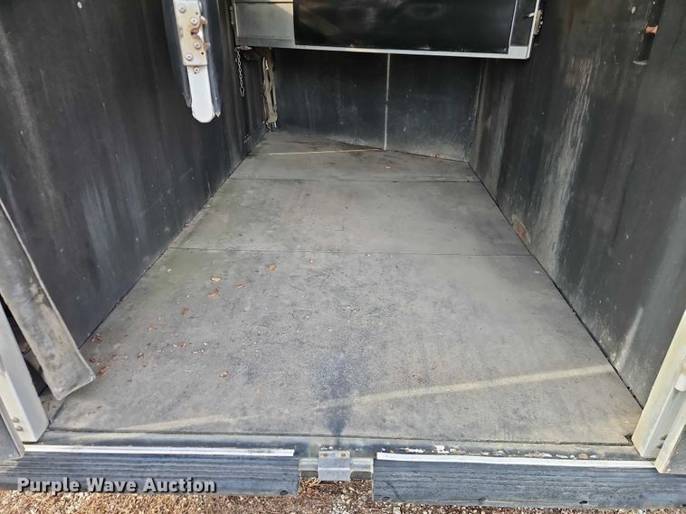 image for item FN5519 2003 Sundowner Stampede livestock trailer