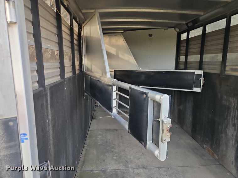 image for item FN5519 2003 Sundowner Stampede livestock trailer