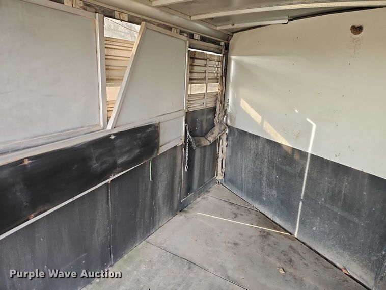 image for item FN5519 2003 Sundowner Stampede livestock trailer