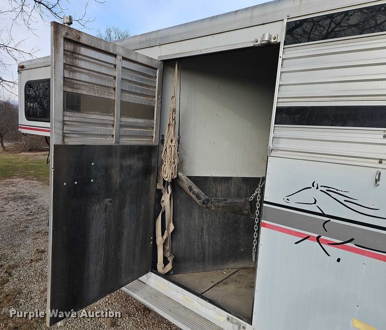 image for item FN5519 2003 Sundowner Stampede livestock trailer