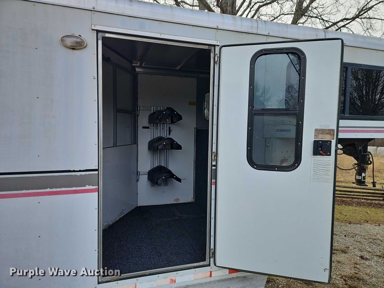 image for item FN5519 2003 Sundowner Stampede livestock trailer