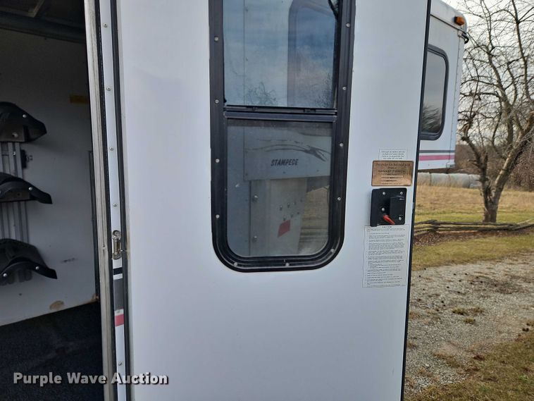 image for item FN5519 2003 Sundowner Stampede livestock trailer