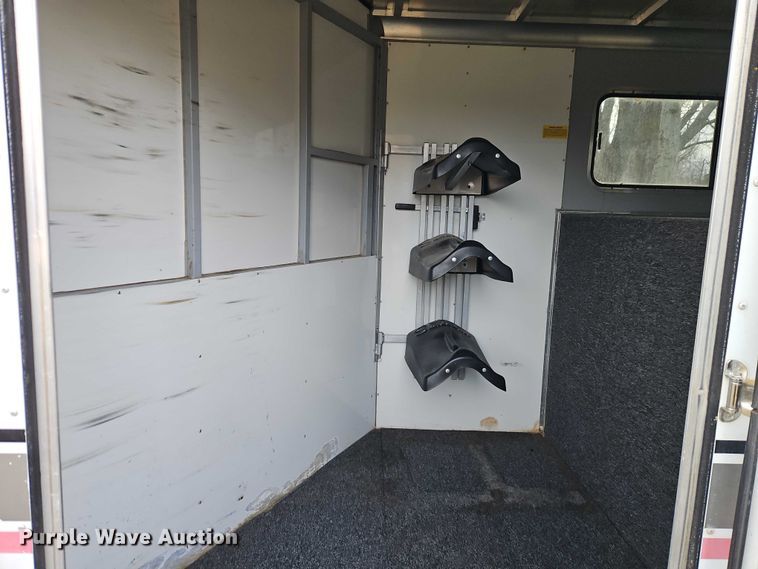 image for item FN5519 2003 Sundowner Stampede livestock trailer