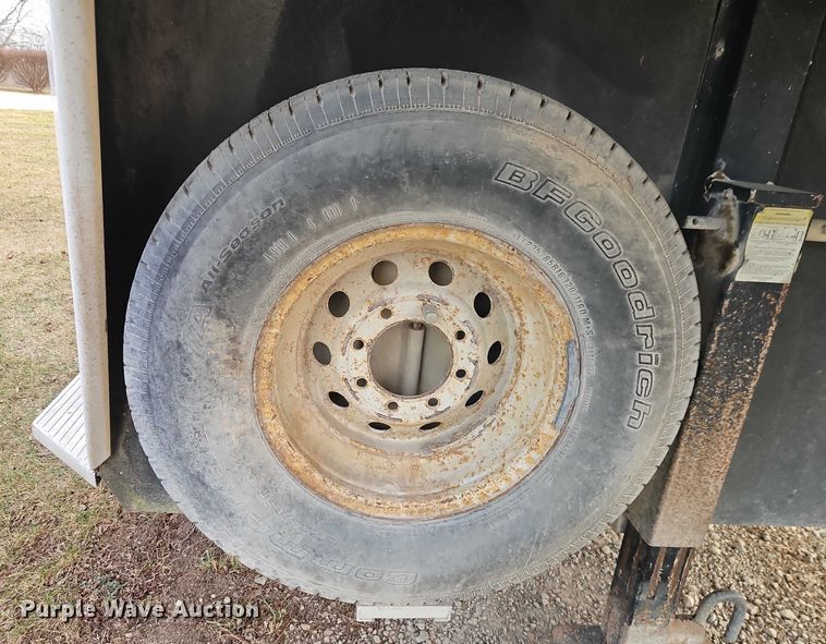 image for item FN5519 2003 Sundowner Stampede livestock trailer